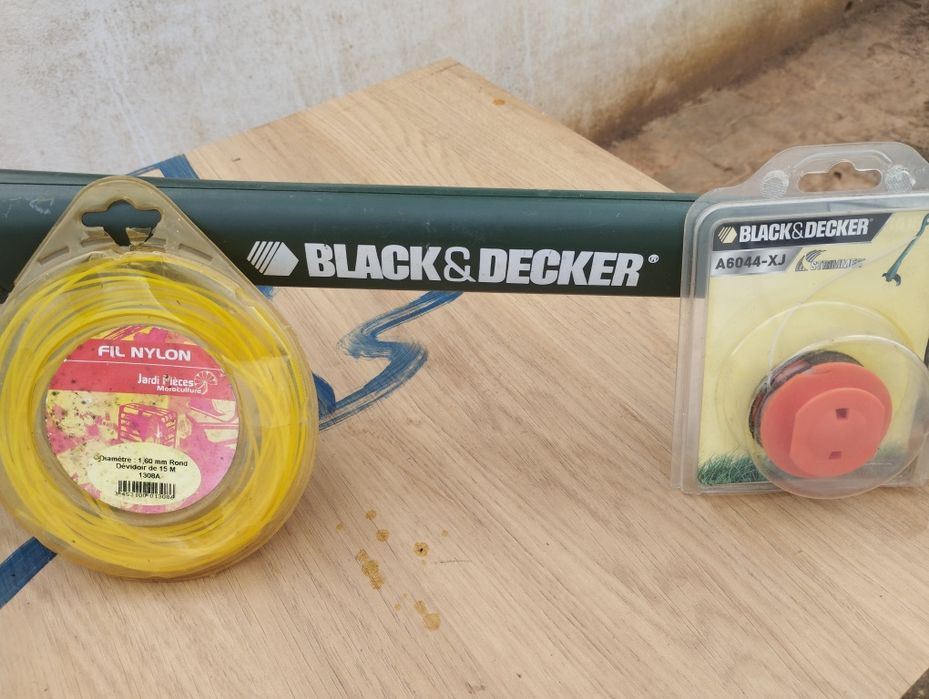 Roçadeira Black & Decker 23cm GL200