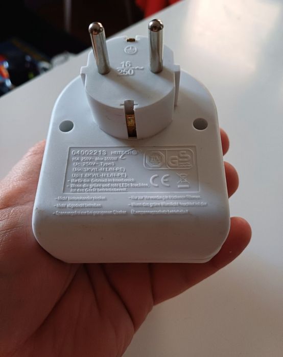 Gniazdo przeciwprzepieciowe HEITECH z kontrolka