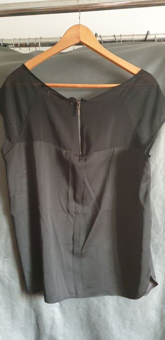 Blusa preta acetinada