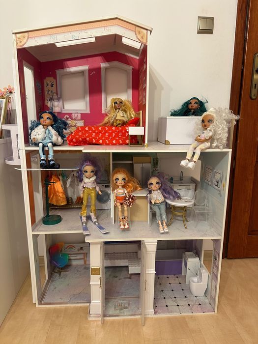Domek Rainbow High z lalkami