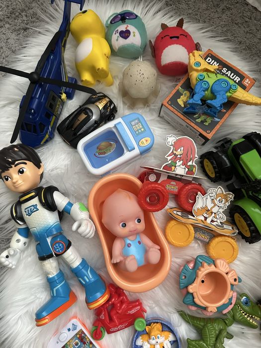 Лот дитячих іграшок