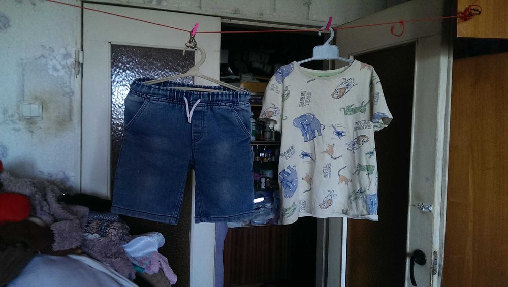 Джинсовые шорты Little Kids + футболка Little Kids 128 cm на мальчика