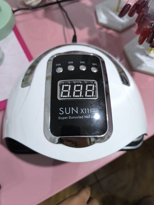 Duas máquinas UV Led unhas