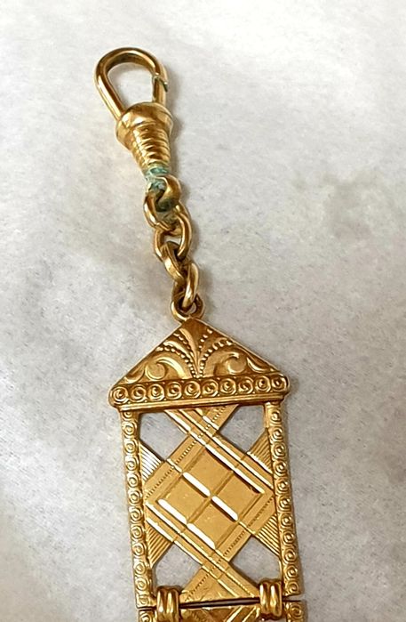 Fantástica antiga chatelaine de relógio de bolso com plaque de ouro