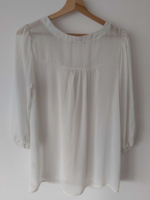 Elegancka bluzka w stylu vintage z rękawem 3/4 Guziki, dekolt V, Atmo