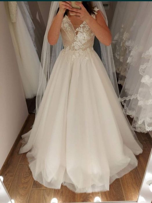 Дуже ніжна, гарна весільна сукня