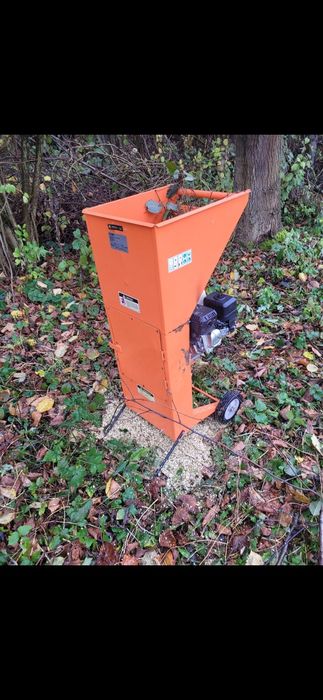 Rozdrabniacz, rębak do gałęzi  spalinowy Lider JR5049