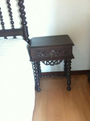 Quarto antigo de Bilros renascença madeira tipo pau santo