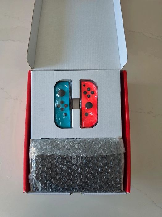 Nintendo Switch OLED Neon (Com Caixa, Estojo Tomtoc e Vários Acessórios), Excelente Estado