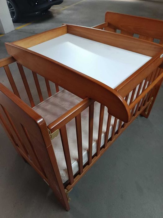Cama + Muda fraldas + 2 colchões | ÓTIMO ESTADO!