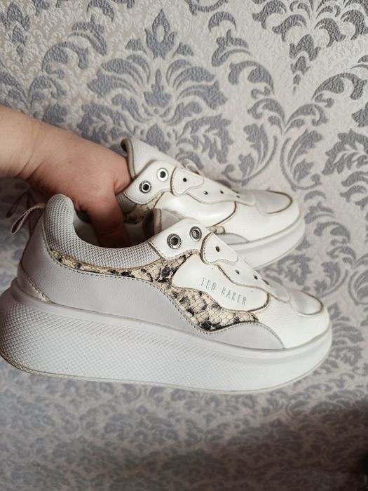 Кросівки жіночі білі