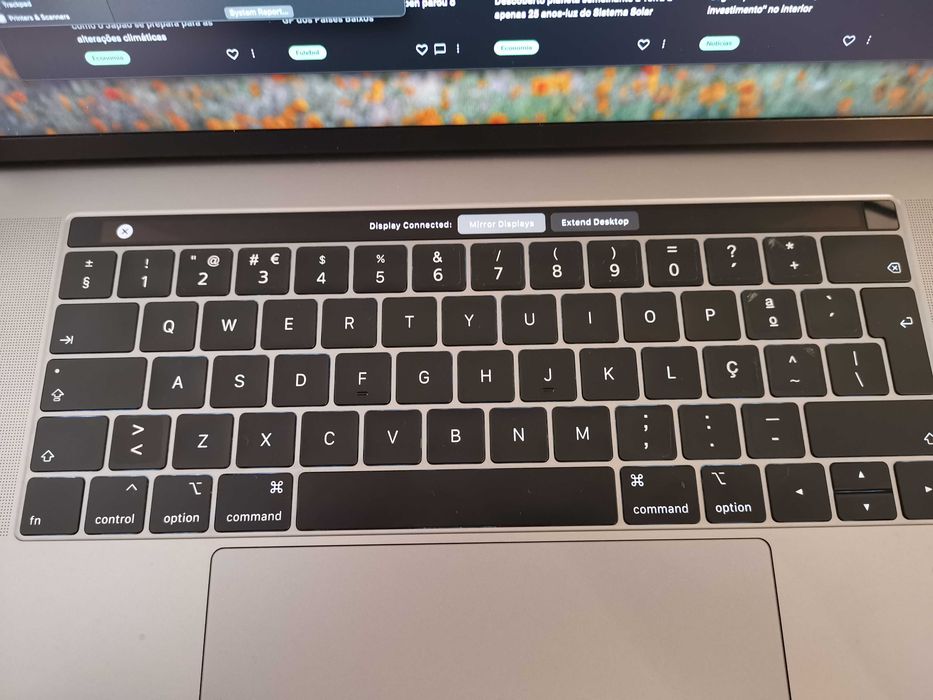 Macbook Pro 15'' 2018 16GB RAM+512GB Disco (só funciona com monitor externo)