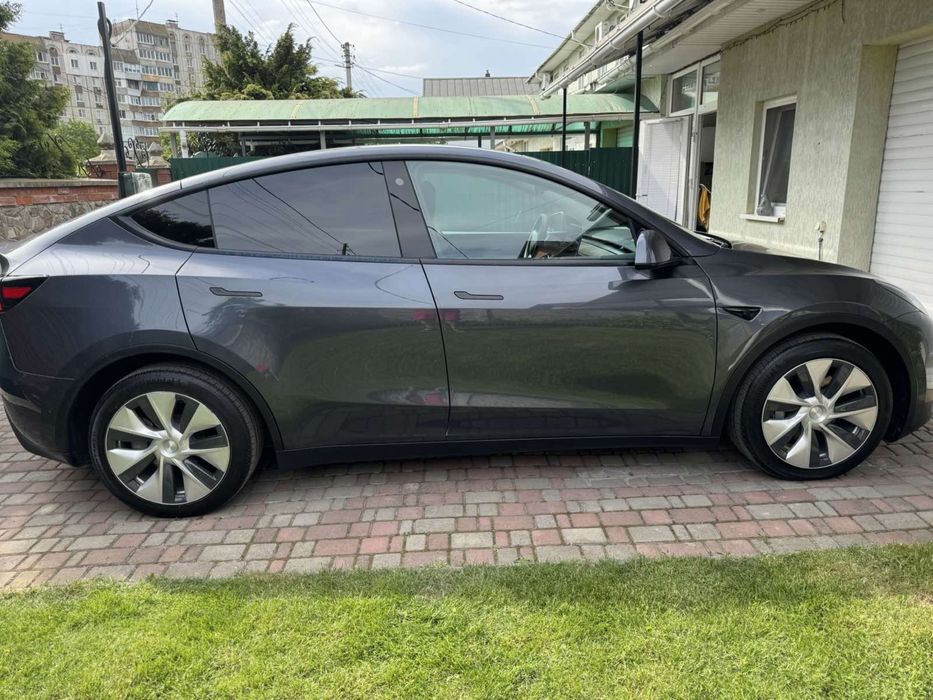 Tesla Y 2022 рік
