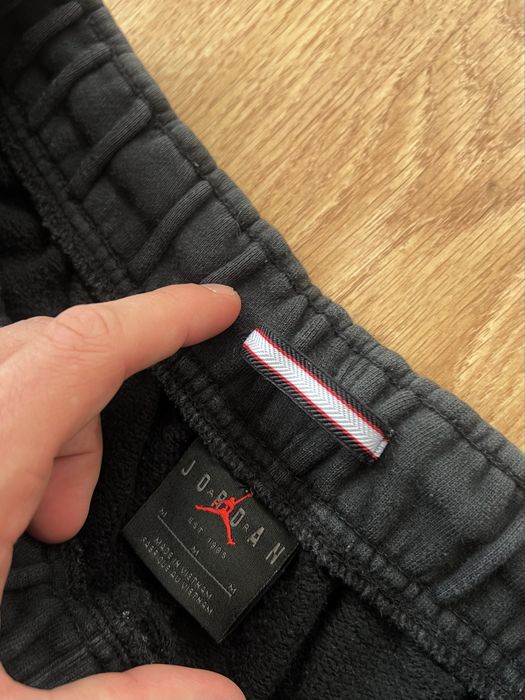 Чорні спортивні штани Nike Air Jordan Essentials