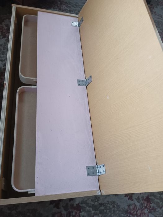 Продам стол,парту в отличном состоянии.