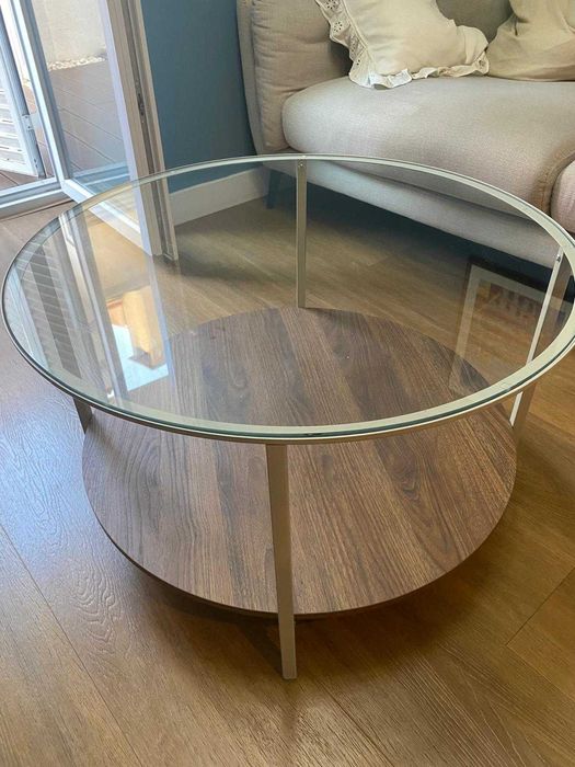 Mesa de centro com tampo de vidro