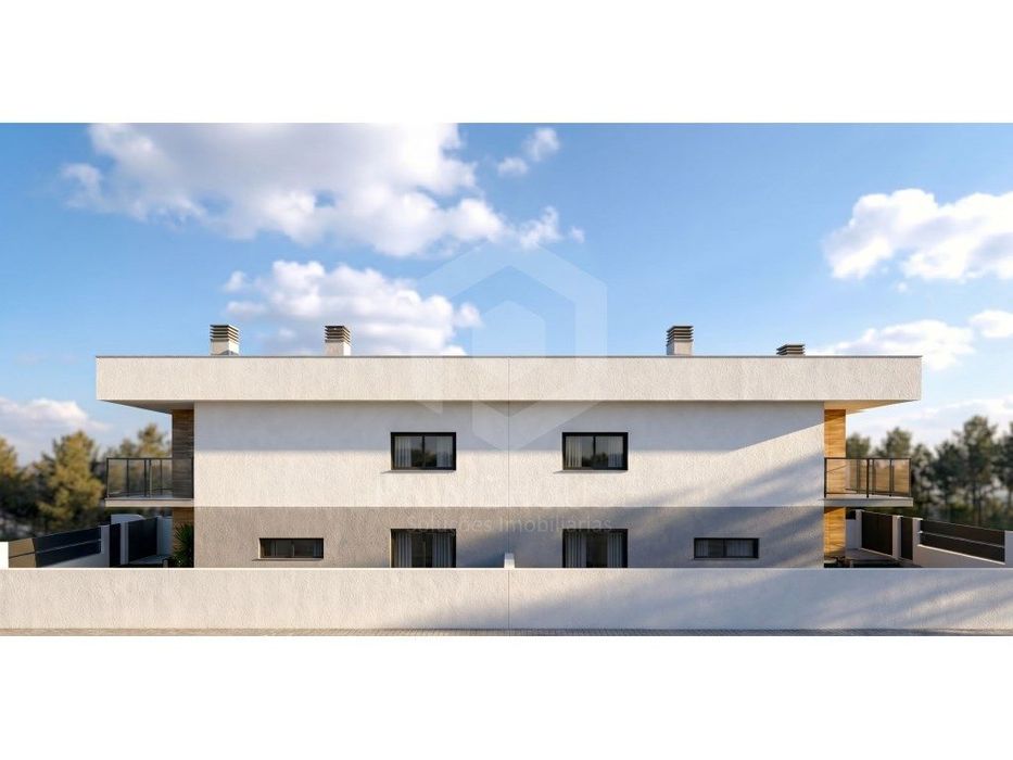 T4 Detached House – with Swimming Pool / Fernão Ferro