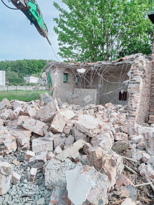 Wyburzenia rozbiórki usługi koparką