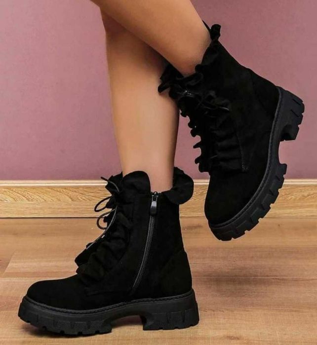 Czarne zamszowe botki falbanka rozmiar 39