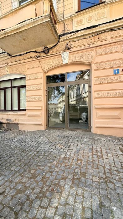 Продається фасадне приміщення Площа Філармонії