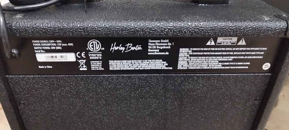 Baixo e amplificador Harley Benton