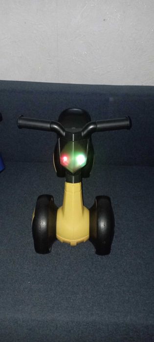 Толокар беговел в гарному стані