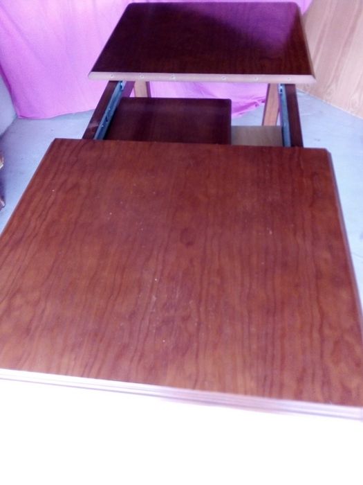 Conjunto de mesa e quatro cadeiras