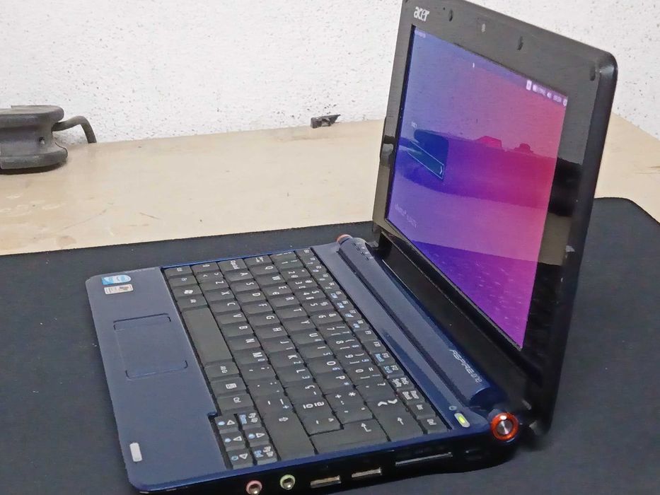 Portatil Acer One ZG5,com Ubuntu a funcionar