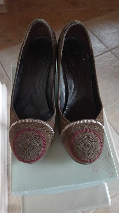 Buty na koturnie BATA rozm. 38