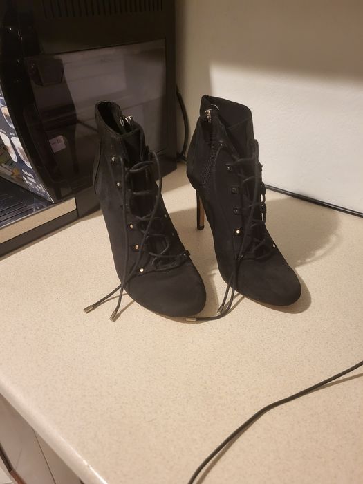 Stradivarius śliczne botki