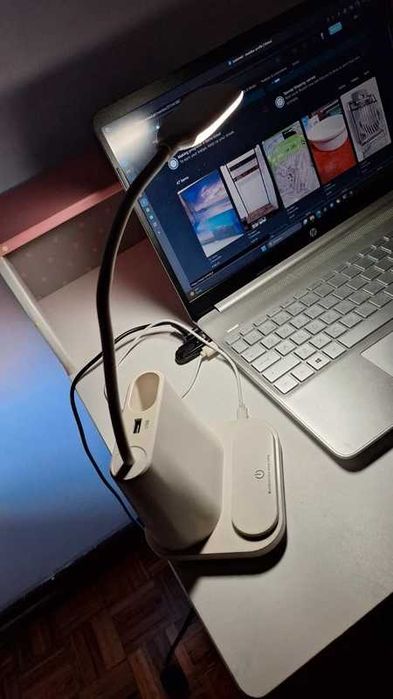 Candeeiro de mesa com USB. Levantar no Porto