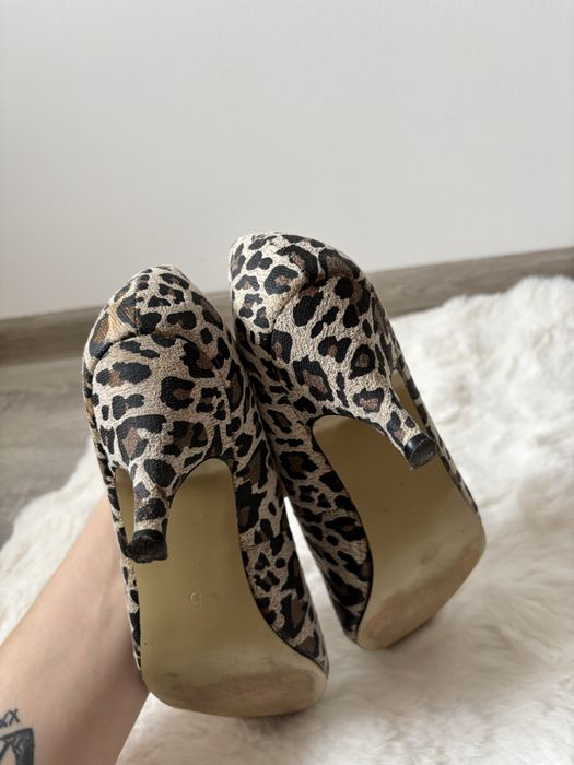 Czółenka damskie szpilki w panterkę 38