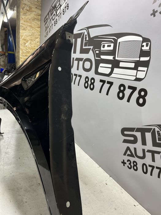 Ліве крило Tesla Model Y