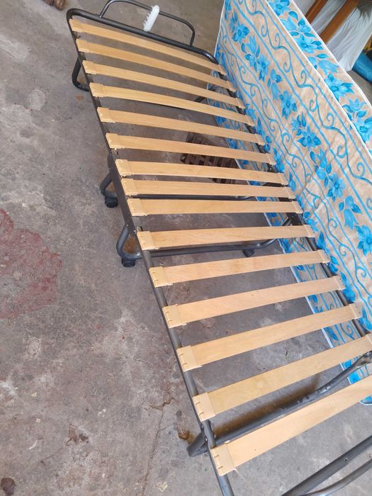 łóżko turystyczne , składane