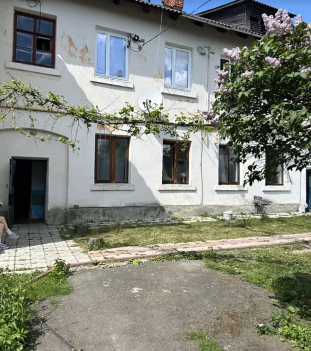 Продаж 3к квартири 72 кв. м на вул. Академіка Студинського