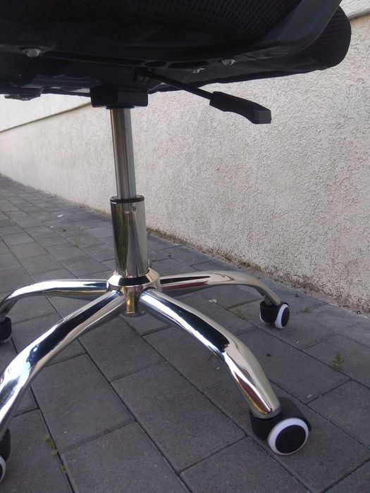 офісне крісло з мікросітки на колесах; офиссное кресло компьютерное