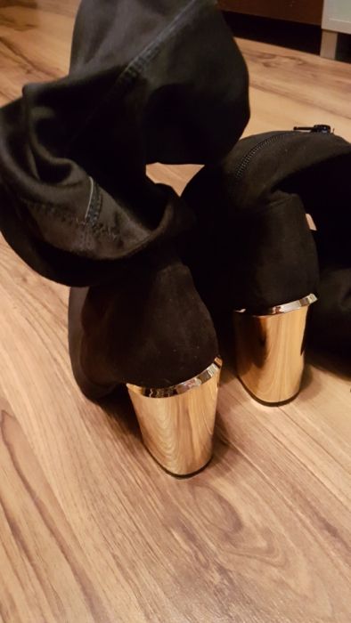 Czarne kozaki zamszowe