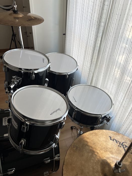 Bateria nova com pratos Zildjian