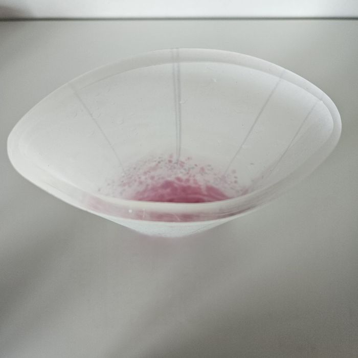 Stuart Strathearn Iestyn Davies Speckled Dusty Pink White 22cm Art Gla