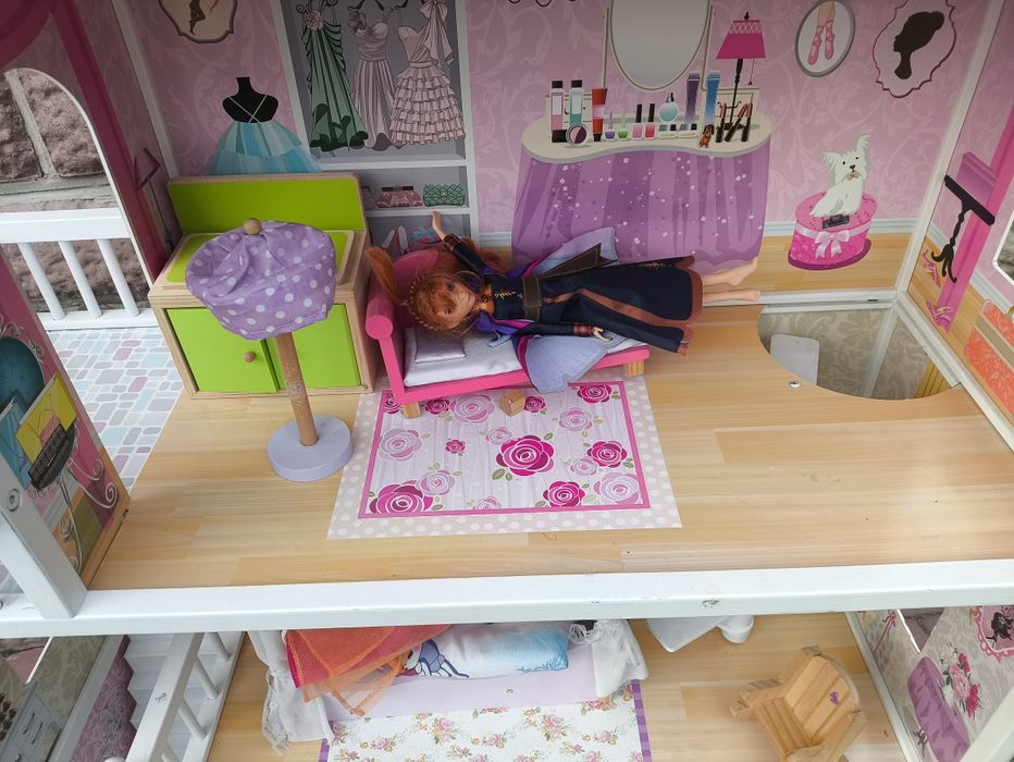 Duży domek dla lalek