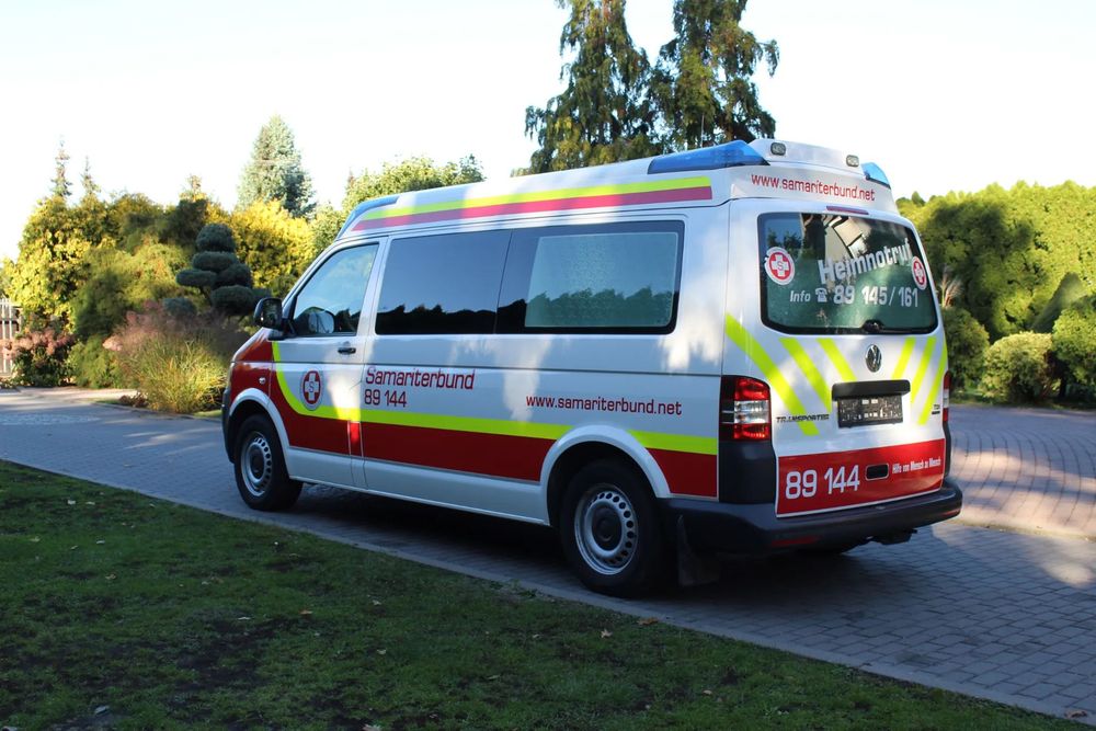 Volkswagen T5  AMBULANS KARETKA