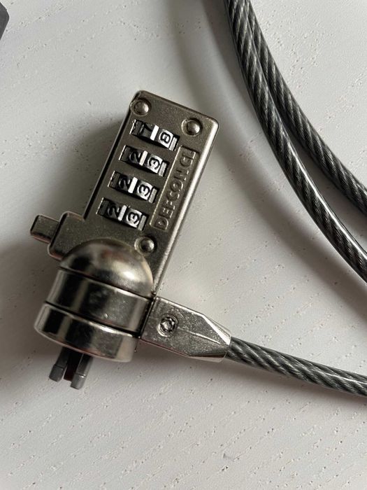 Linka, smycz zabezpieczająca do laptopa z zamkiem szyfrowym