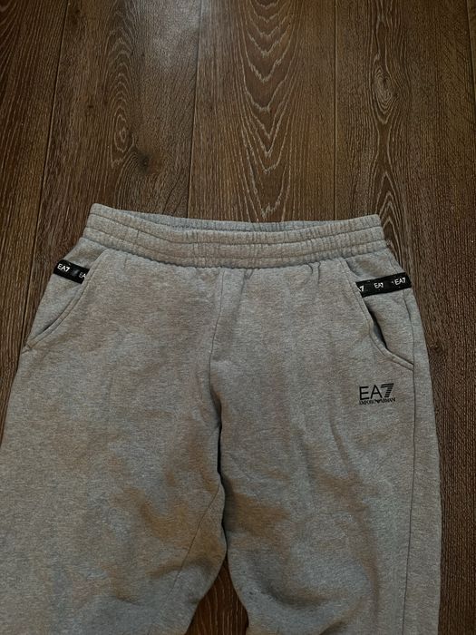 Спортивні штани EA7 Emporio Armani / Чоловічі сірі джогери Армані оригінал
