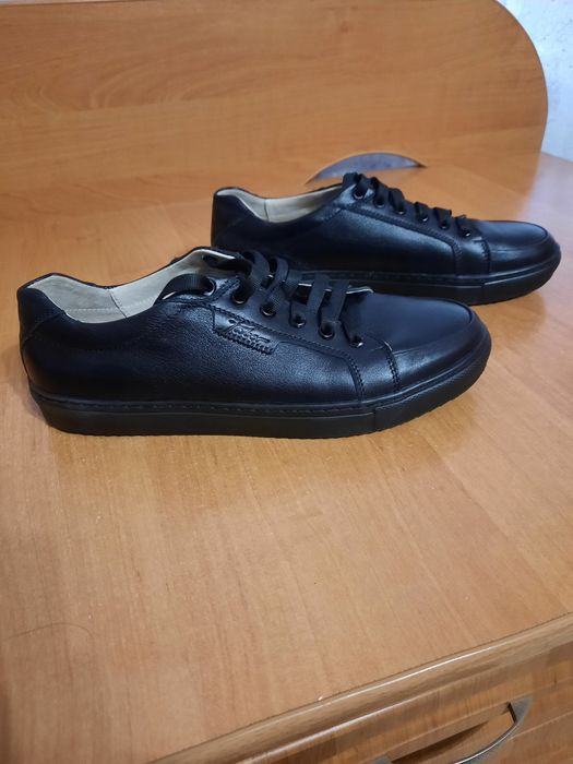 Чоловічі туфлі бренду Faber