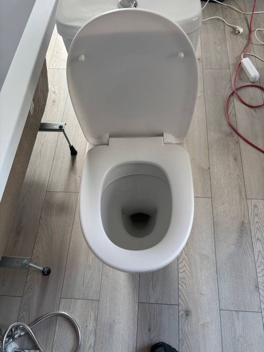 Продам новую сантехнику (ванна, унитаз, раковина)