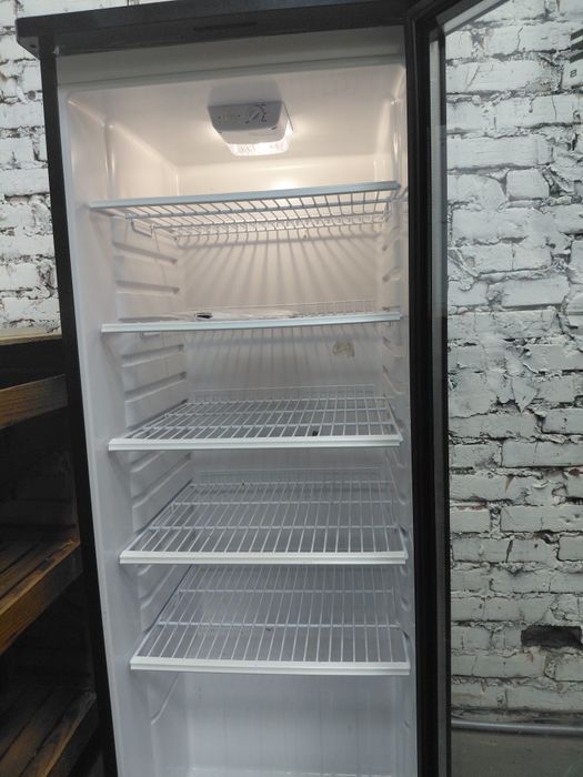 Холодильник шафа-вітрина