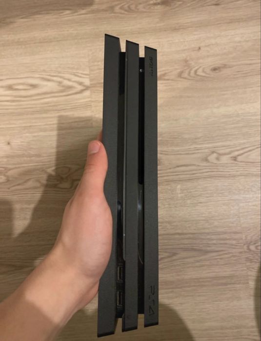 Ps4 Pro 1TB com Fone da Razer e Jogo