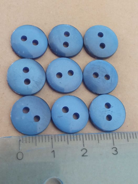 Guziki 9 szt dwie dziurki niebieskie średnica 1,3 cm Guzik niebieski