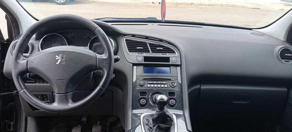 Peugeot 5008 1.6 HDi Allure, 7 lugares, 5 portas, 112 CV, de 2012 com 296422 km.