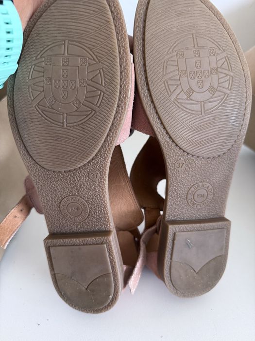 Sandalias rasas usada uma vez